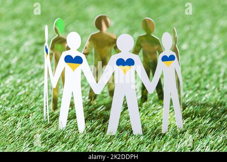 Cerchio di White Paper cut-out figure Foto Stock