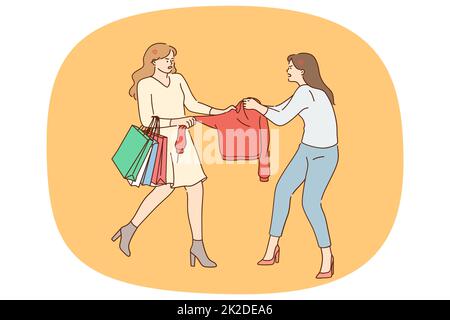 Le donne lottano per lo shopping di abbigliamento in vendita in negozio Foto Stock