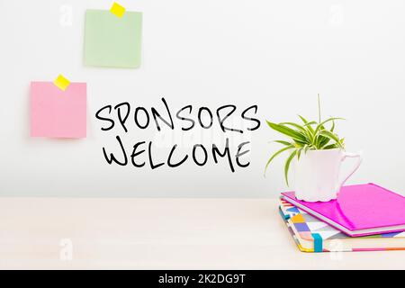 L'esposizione concettuale sponsorizza Benvenuto. Una foto concettuale che annuncia l'accettazione dell'investimento nella vostra azienda Tidy Workspace Setup, Writing Desk Tools Equipment, Smart Office Foto Stock