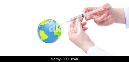 Il medico tiene una siringa medica con vaccino contro il virus corona. 3D rendering. Elementi di questa immagine forniti dalla NASA. Foto Stock