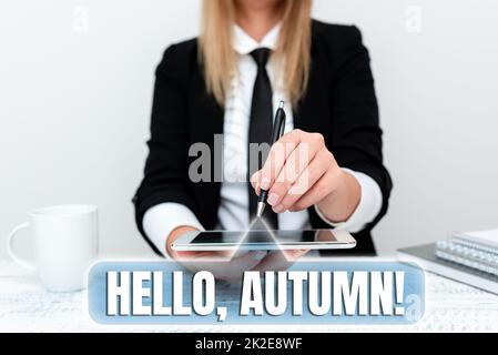 Firma di scrittura a mano Ciao autunno. Parola per esso è la stagione dopo l'estate, quando le foglie cadono dagli alberi che presentano i dati di affari corporativi, che discutono i problemi dell'azienda Foto Stock