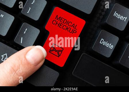 Didascalia di testo che presenta Medical Checkup. Internet Concept l'esame effettuato per determinare l'idoneità fisica creazione nuovo concetto di Typing Game, Abstract Typing Problem Solutions Foto Stock