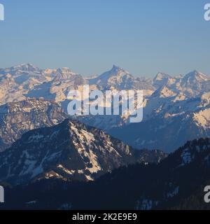 Alpstein Range e altre alte montagne viste dal Monte Rigi, Svizzera. Foto Stock