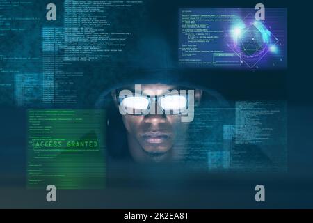 Rende facile l'hacking. Scatto ritagliato di un giovane uomo che hacking in una rete di computer sicura. Foto Stock