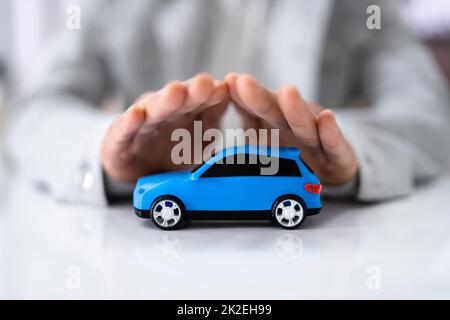 Garanzia assicurazione auto. Concetto di veicolo sicuro Foto Stock