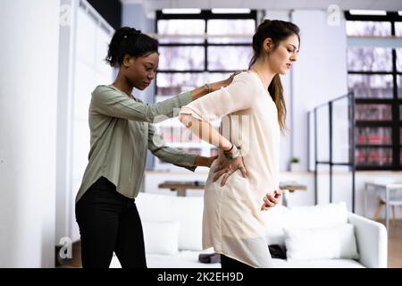 Cura e trattamento del terapeuta Doula Foto Stock