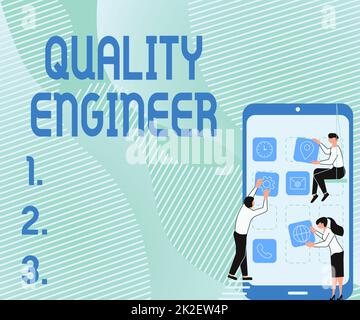 Scrittura di testo con visualizzazione di Quality Engineer. Concetto che significa garantire la qualità complessiva di un prodotto prodotto tre colleghi che trasportano S decorating Mobile Application. Foto Stock