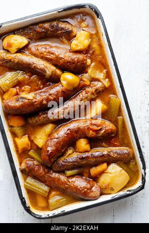 rustico inglese salsiccia casseruola comfort cibo Foto Stock