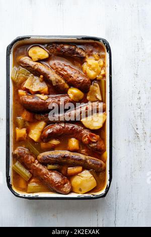 rustico inglese salsiccia casseruola comfort cibo Foto Stock