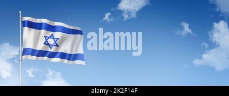 Bandiera israeliana isolata su un cielo blu. Banner orizzontale Foto Stock