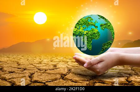 Il Green Globe si trova in un terreno estremamente arido. Foto Stock