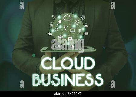 Didascalia concettuale Cloud Business. Business idea di computing che si basa su risorse di calcolo condiviso uomo che tiene lo schermo del telefono cellulare mostrando la tecnologia futuristica. Foto Stock