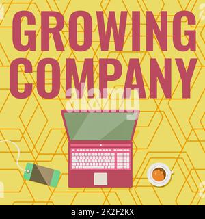 Didascalia concettuale Growing Company. Concetto significato genera flussi di cassa positivi significativi o guadagni laptop che riposa su Un tavolo accanto tazza di caffè e pianta che mostra il processo di lavoro. Foto Stock