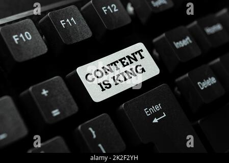 Scrittura visualizzazione testo il contenuto è Re. Parola per la strategia pubblicitaria in linea Search Engine Marketing Typing Business Agreement Letter, typewriting New Binding Contract Foto Stock