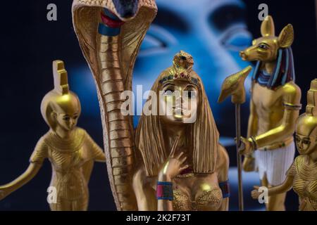Vita morta con figure egiziane cleopatra, anubis Foto Stock
