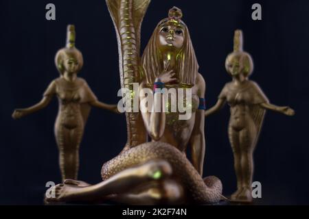 Figure egiziane serpente, cleopatra e nebtht, eset Foto Stock