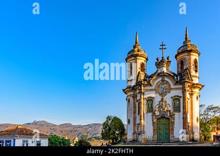 Antica chiesa in stile barocco e coloniale del 18th secolo nella città di Ouro Preto Foto Stock