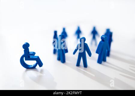 Concetto di disuguaglianza sociale e discriminazione. Persona disabile Foto Stock