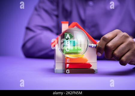 Efficienza energetica della casa. Audit dell'energia verde Foto Stock