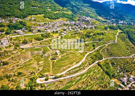 Veduta aerea del paese di Poggiridenti, provincia di Sondrio, Alpi Dolomiti, Italia Foto Stock