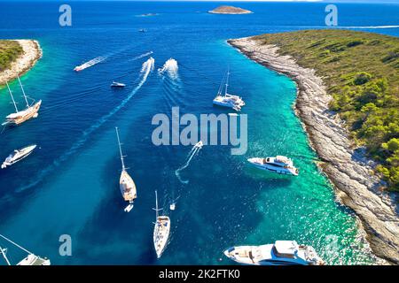 Baia di Palmizana sulle isole Pakleni Otoci vista della destinazione di yachting turchese Foto Stock