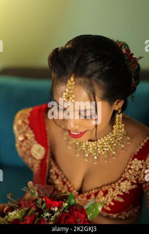 Abito indiano bridal rosso lehenga Foto Stock