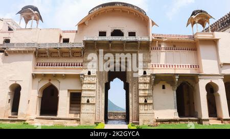 Porta d'ingresso Hathi Pol del Forte di Taragarh. Fort fu costruito da re Ajaysingh Chouhan nel 1359, Bundi, Rajasthan, India. Foto Stock