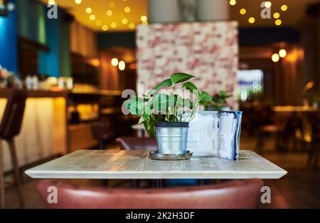 L'impostazione perfetta per una data. Shot di un ristorante senza bar. Foto Stock