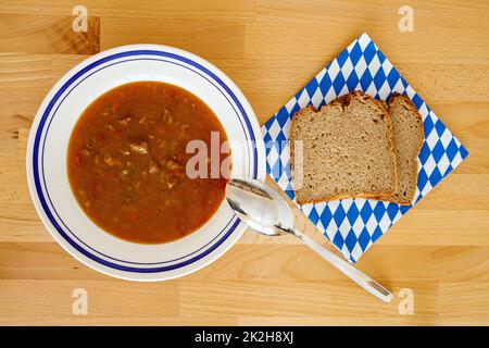 Una tradizionale zuppa di goulash fatta in casa Foto Stock