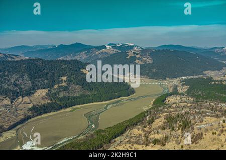 Vista sul viadotto e sul fiume Foto Stock