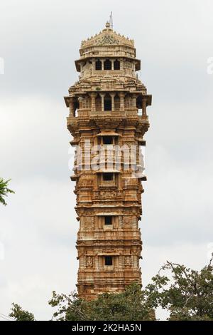 Vista di Vijay Stambh 0r Torre della Vittoria, torre è stata costruita dal re Rajput indù Rana Kumbha di Mewar nel 1448, torre dedicata al Signore Vishnu, Foto Stock