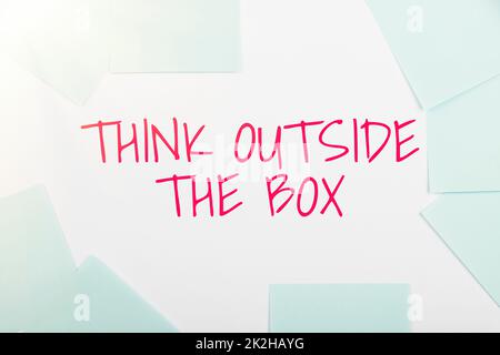 Esposizione concettuale pensare al di fuori del BoxBe idee uniche diverse portare brainstorming. Panoramica aziendale essere uniche idee diverse portare brainstorming Foto Stock
