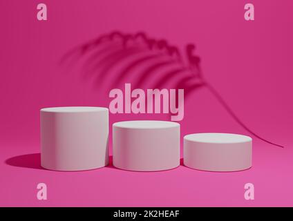 Magenta chiaro, rosa neon, 3D rendering di un semplice, minimal display del prodotto sfondo composizione con tre podi o stand e palma foglie ombre sullo sfondo per i prodotti naturali Foto Stock