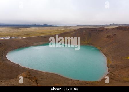 Cratere viti con lago d'acqua verde all'interno, Islanda Foto Stock