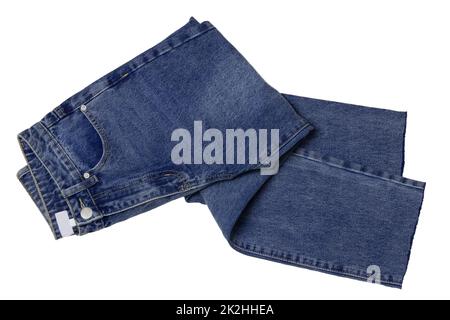 Donna jeans isolato. Eleganti pantaloni jeans blu donna ripiegati e alla moda, isolati su sfondo bianco. Pantaloni denim alla moda da donna- Foto Stock