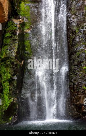 Bella cascata paradisiaca di Veu da Noiva (Veil della sposa) Foto Stock