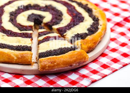 formaggio casolare e marmellata di prugne torta Foto Stock