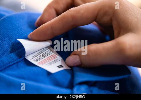 Etichetta o etichetta di istruzioni di lavaggio Foto Stock