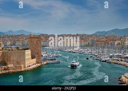 Marseille Vecchio Porto con yacht Marsiglia, Francia Foto Stock