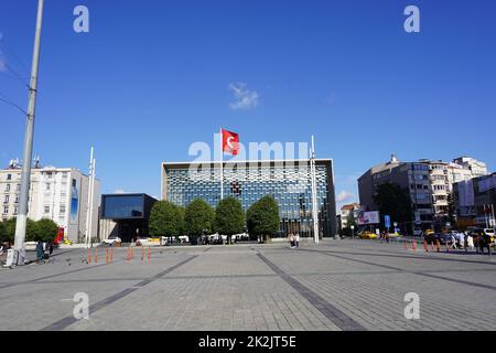 Taksim, Istanbul, Turchia - AGUST 2022 : Vista esterna di nuova costruzione Ataturk Kultur Merkezi (Centro Culturale), un centro culturale polivalente Foto Stock