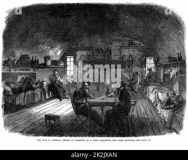 Guerra civile americana 1861-65: Prigione federale (settentrionale) a Fort Lafayette, New York Harbour, era usata per tenere prigionieri confederati (meridionali) dall'inizio della guerra. Vista in uno dei casemate. Da 'The Illustrated London News', marzo 1865. Incisione del legno Foto Stock