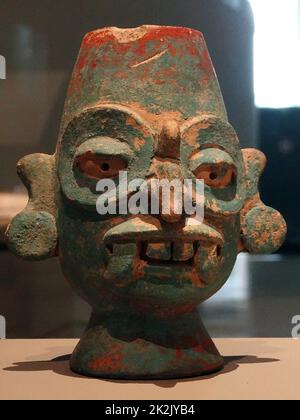 Vaso in ceramica raffigurante la pioggia Maya divinità, Chaac, Yucatan, Messico. Datato 1250-1550 annuncio. Foto Stock