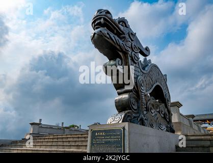 Il drago di bronzo primaverile e autunnale della città culturale di Confucio, contea di Suixi, Cina Foto Stock