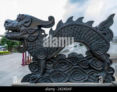 Il drago di bronzo primaverile e autunnale della città culturale di Confucio, contea di Suixi, Cina Foto Stock