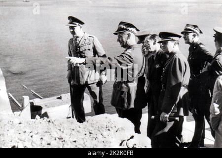 Generale Wladyslaw Sikorski, il Premier polacco e comandante in capo (1881 – 1943) ultima visita a Gibilterra del generale Sikorski prima della sua morte, 4 luglio 1943 Foto Stock