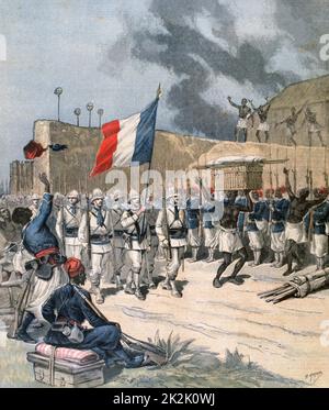 Seconda guerra franco-Dahomean 1892-1894: Truppe francesi vittoriose che trasportano la bandiera francese attraverso Abomey, Dahomey (ora Benin). Da «le Petit Journal», Parigi, 10 dicembre 1892. Africa, colonialismo, militare, soldato Foto Stock