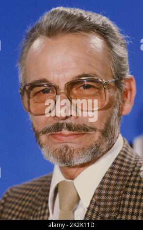 Il produttore televisivo francese Jacques Solness presenta le prime edizioni del programma televisivo 'Les Jeux de 20 heures' che ha creato. 1976 Foto Stock