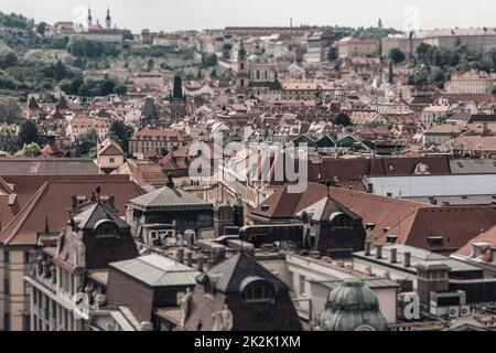 Paesaggio urbano di Praga con tilt-shift effetto come si vede dal vecchio Municipio. Praga, Repubblica Ceca Foto Stock