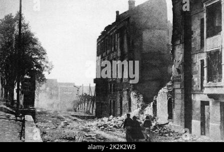 Guerra civile spagnola (1936-1939); strade devastate di Guernica dopo il bombardamento; aprile 1937 Foto Stock