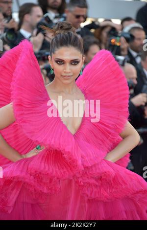 Deepika Padukone arriva sul tappeto rosso per il film "Ash is Purest White" (Jiang hu er nv) 71st Festival del Cinema di Cannes 11 maggio 2018 Foto Stock